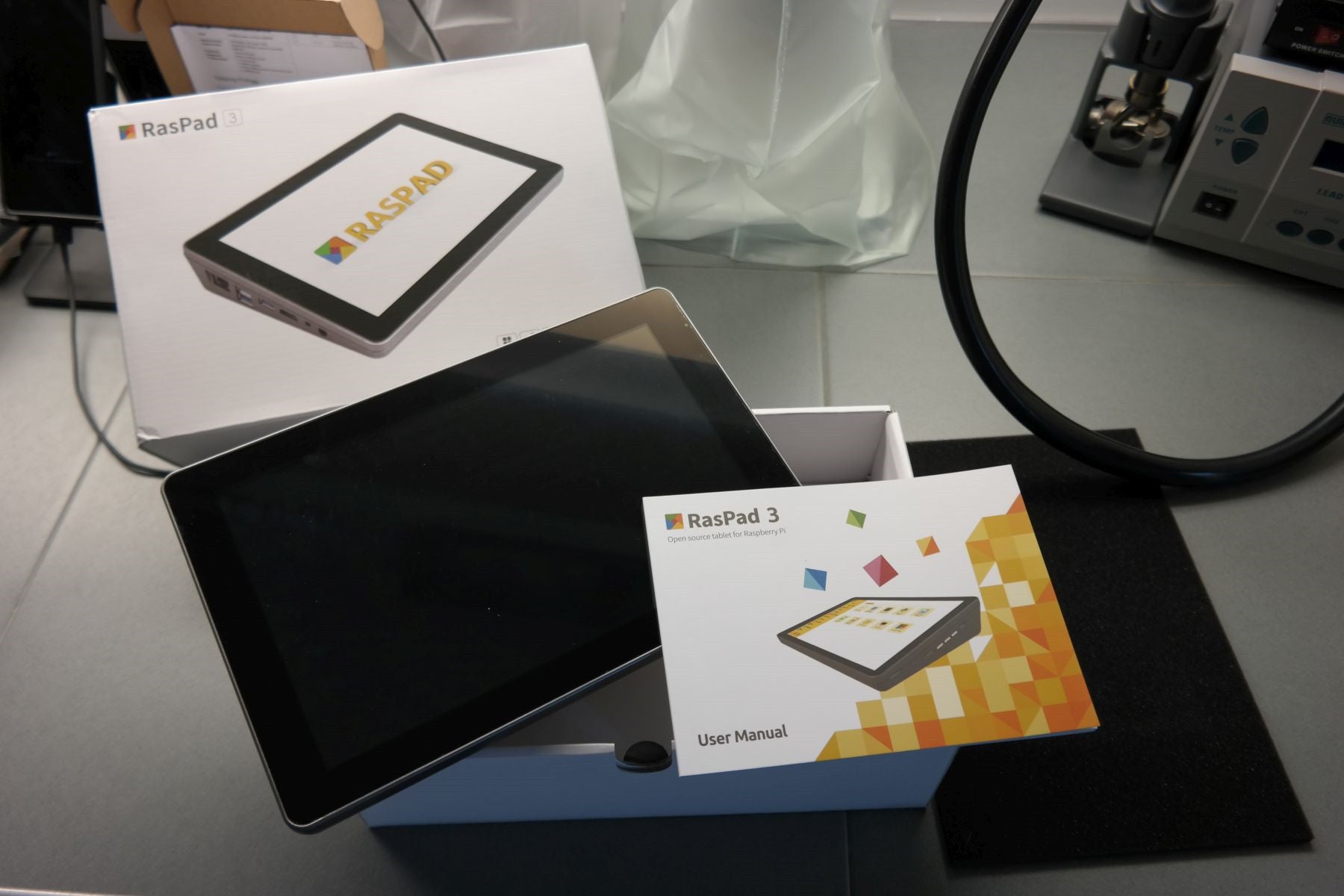 Electronics-Lab Review: CONVERT YOUR RASPBERRY PI IN AN OPEN SOURCE TABLET  WITH THE RASPAD 3